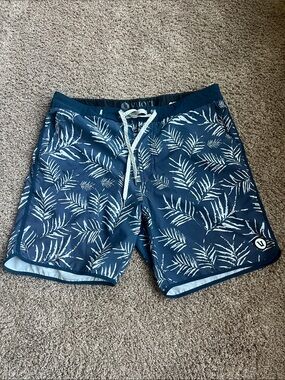 Vuori Navy and White Palm-Print Board Shorts Size 33